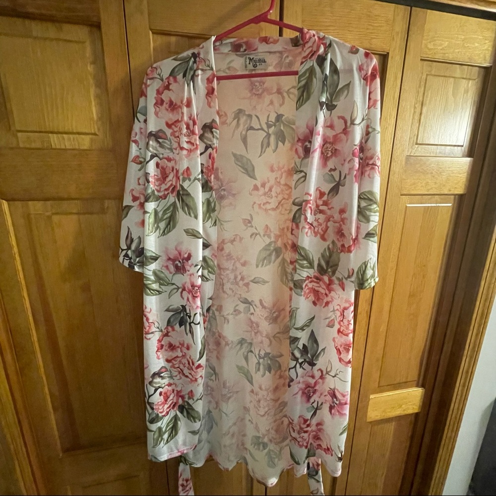 Like New Floral Robe
